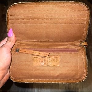 Free people wallet